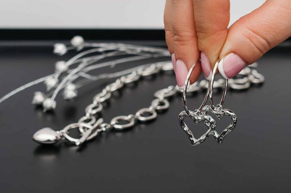 Quelques conseils pour bien choisir vos boucles d'oreilles pour femmes.